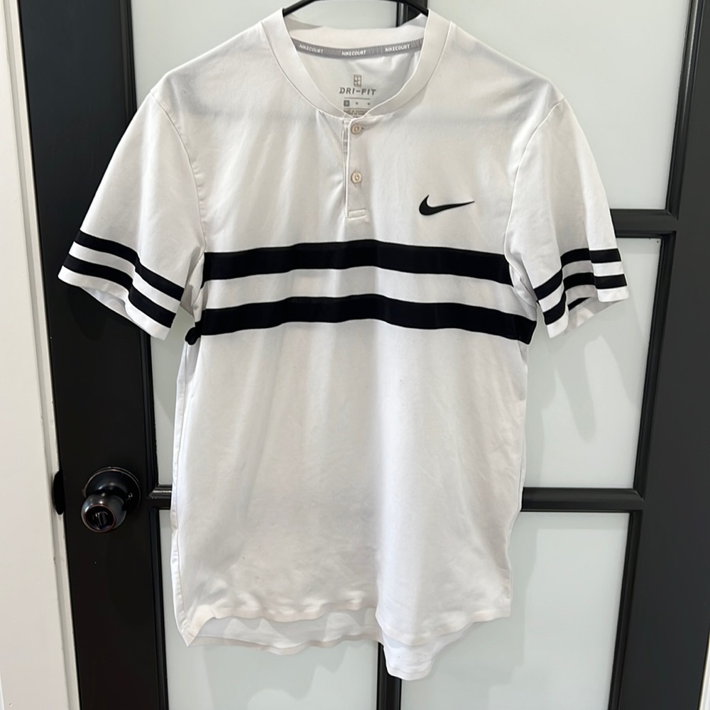Nike dri-fit shirt size M
